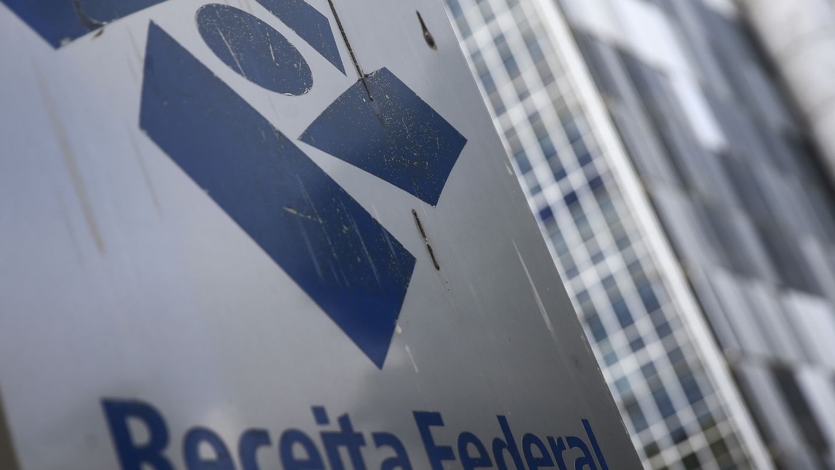 Identificação da Receita Federal na fachada de uma unidade do órgão